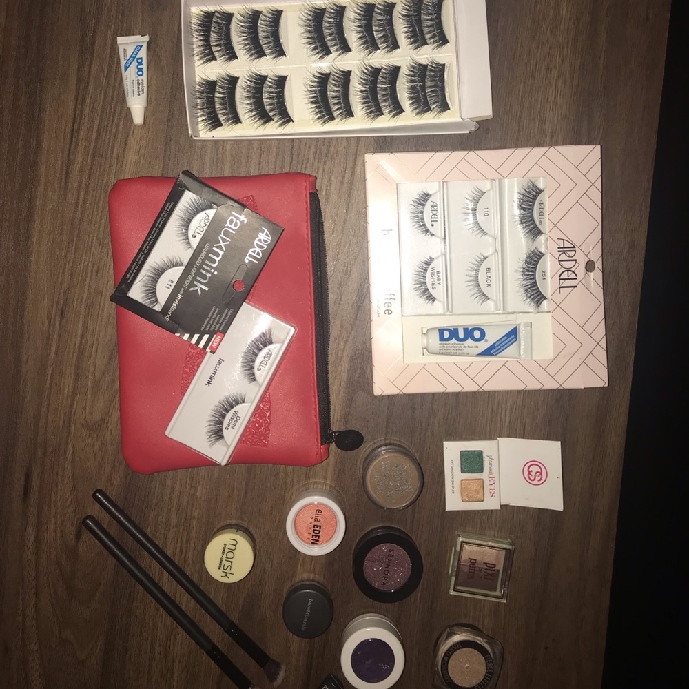 False lashes & eye shadow beauty bundle 😍